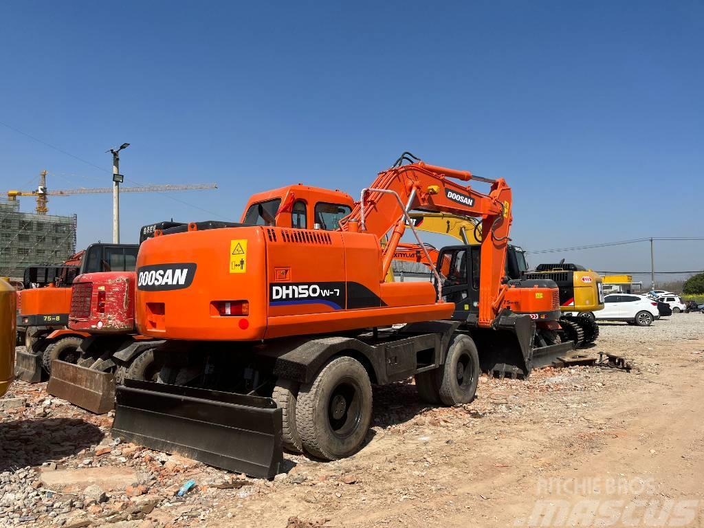 Doosan 150 Wheeled excavators