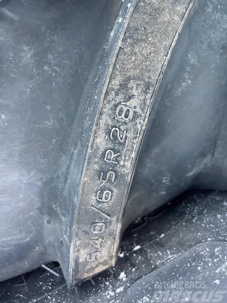 Firestone Maxi Traction 65 540/65R28 Tyres, wheels and rims