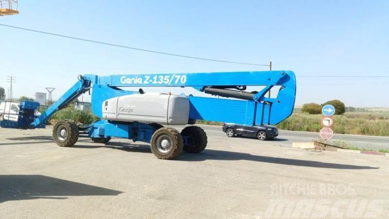 Genie Z-135/70 Articulated boom lifts