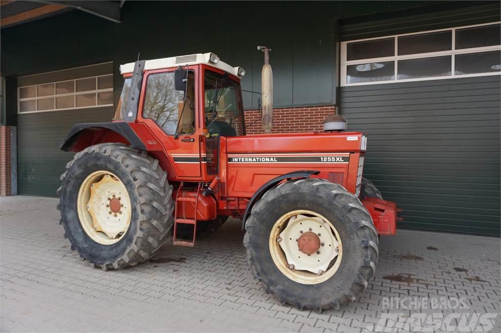 Case IH IHC 1255 XL nur 5014 Std. Tractors