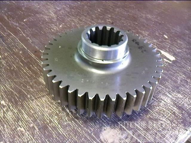 Funk Box Gear Old # 4059033 New # YZ590117 B Other components