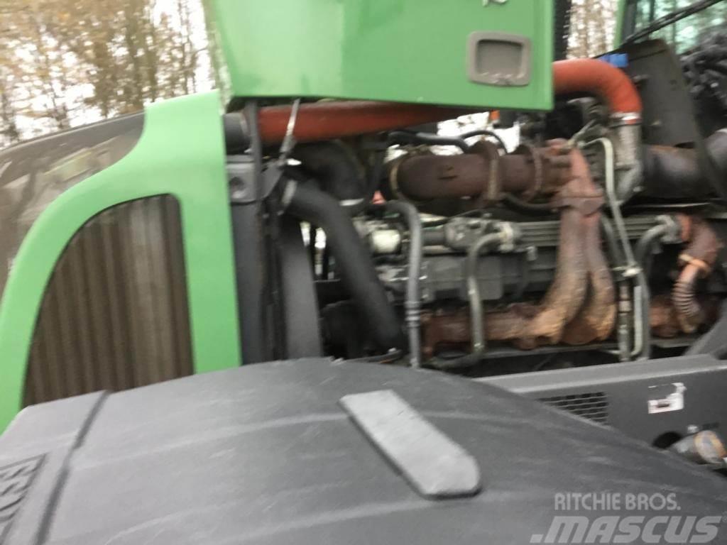 Fendt 718 VARIO Tractors