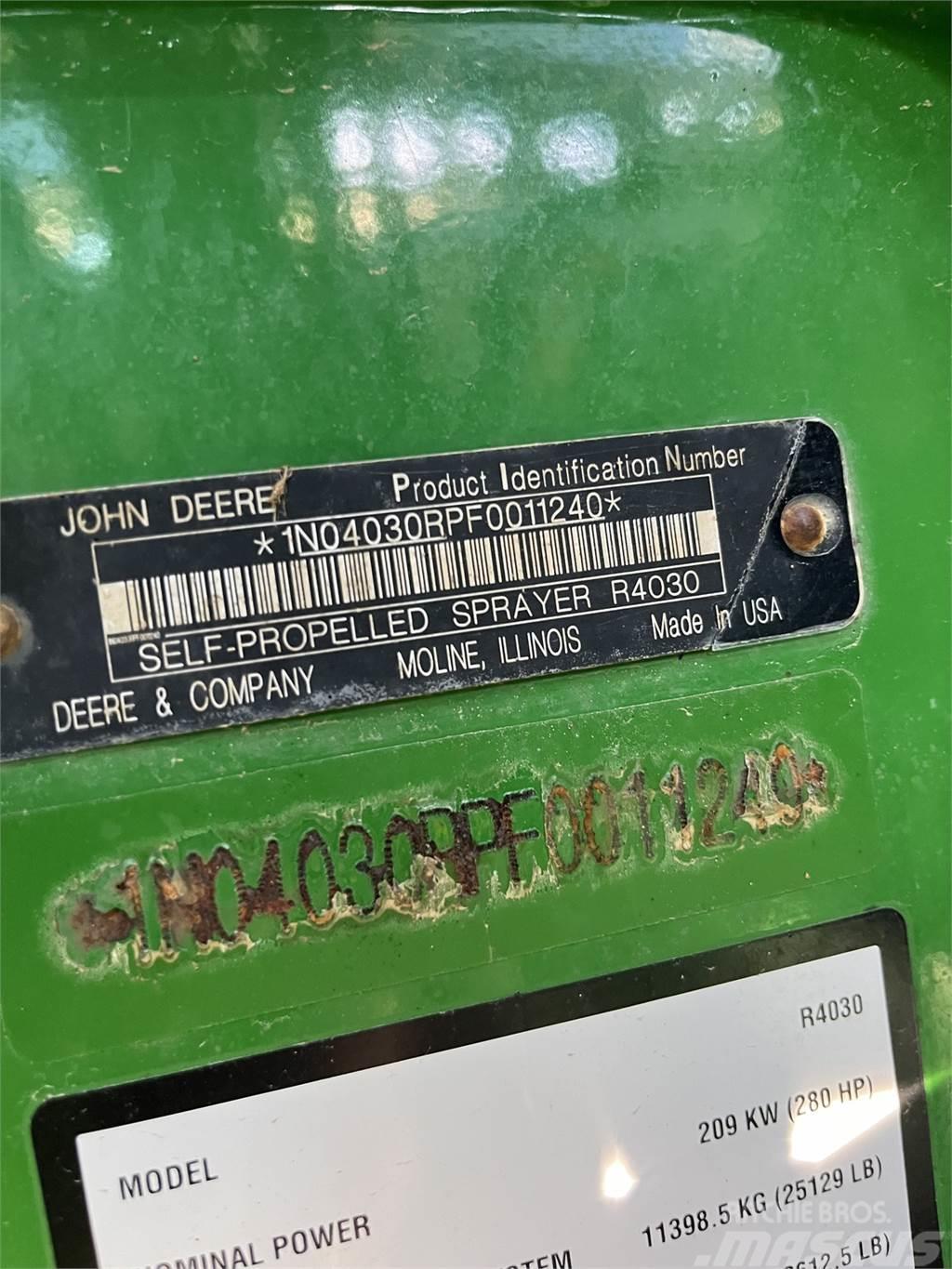 John Deere R4030 Trailed sprayers