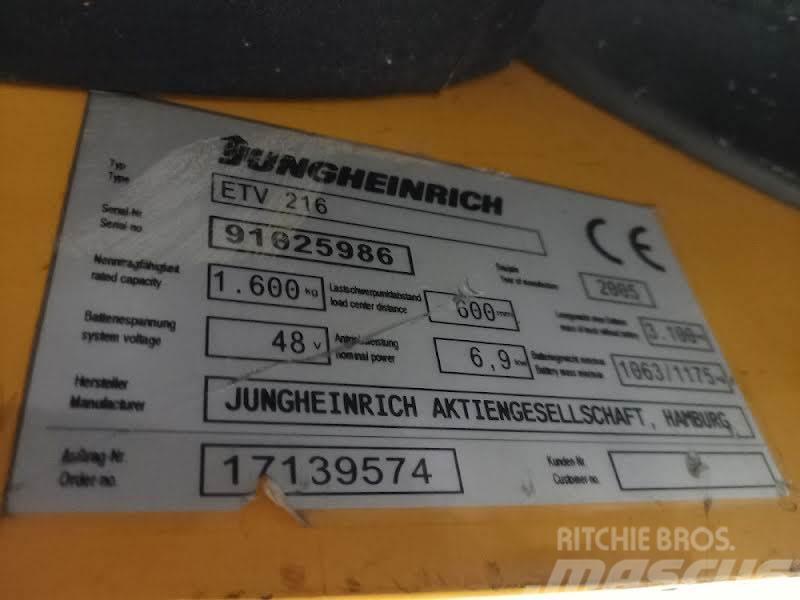 Jungheinrich ETV 216 Reach trucks