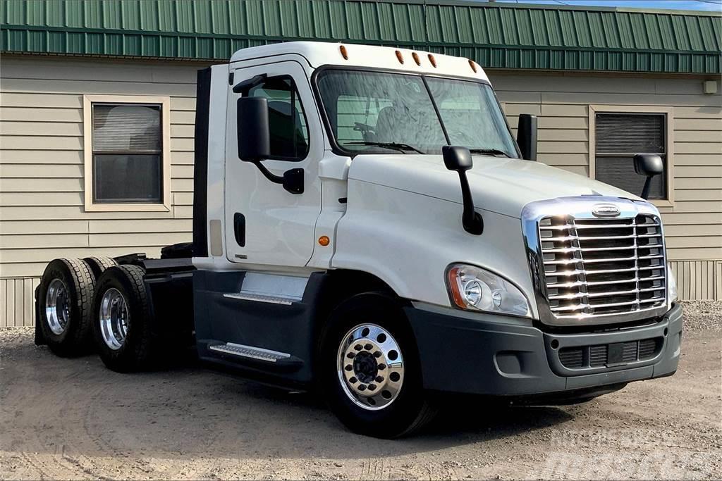 Freightliner Corp. PX113064ST Chassis Cab trucks
