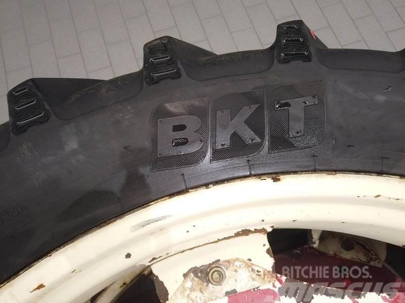 BKT Agrimax 270/95R44 Tyres, wheels and rims