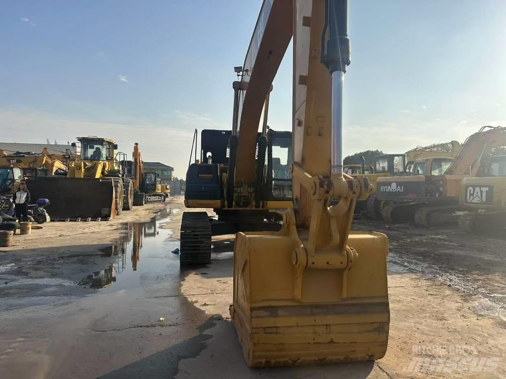 CAT 325 D Vikšriniai ekskavatoriai