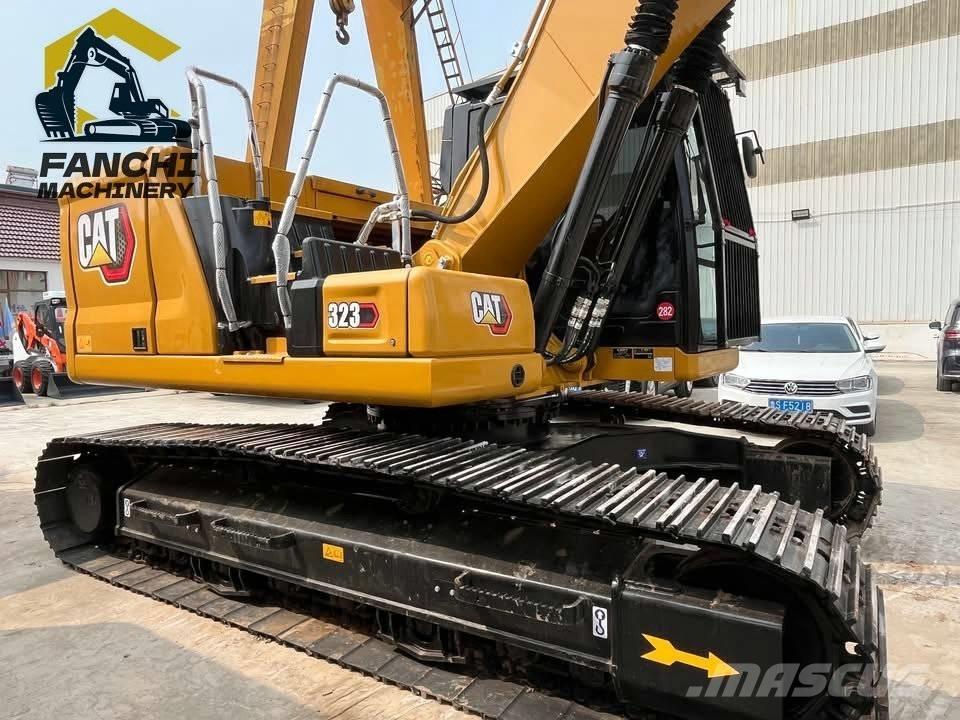 CAT 323 Vikšriniai ekskavatoriai