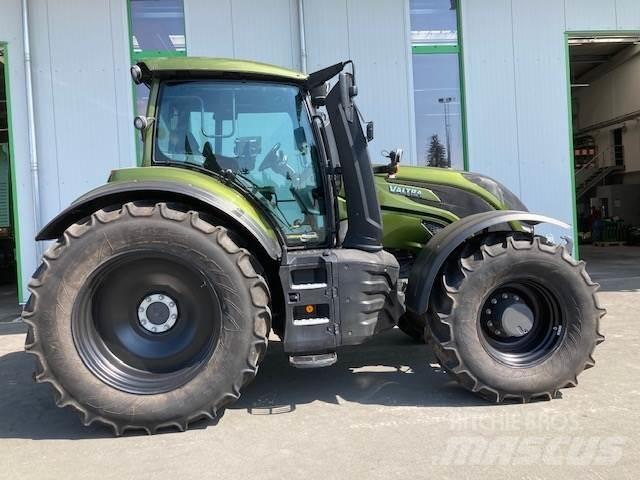 Valtra T 235 Versu Traktoriai