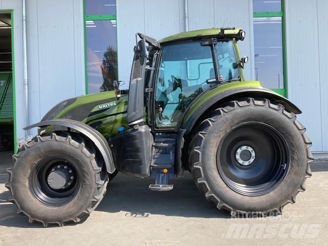 Valtra T 235 Versu Traktoriai