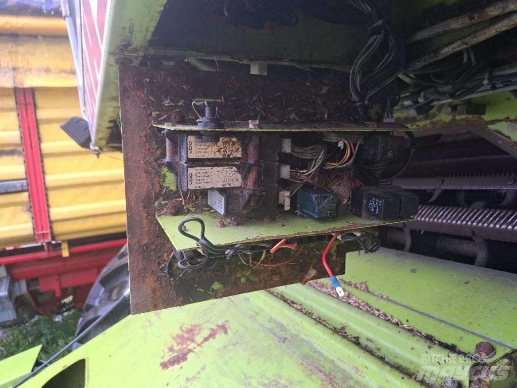 CLAAS Dominator 68 Derliaus nuėmimo kombainai