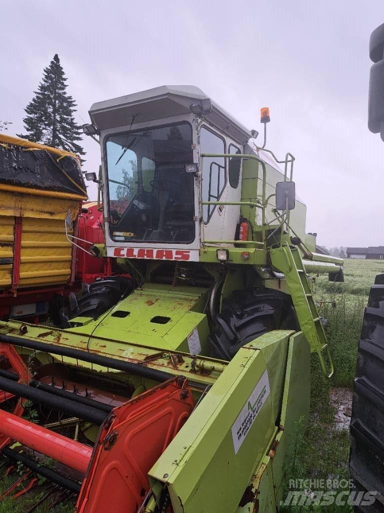 CLAAS Dominator 68 Derliaus nuėmimo kombainai