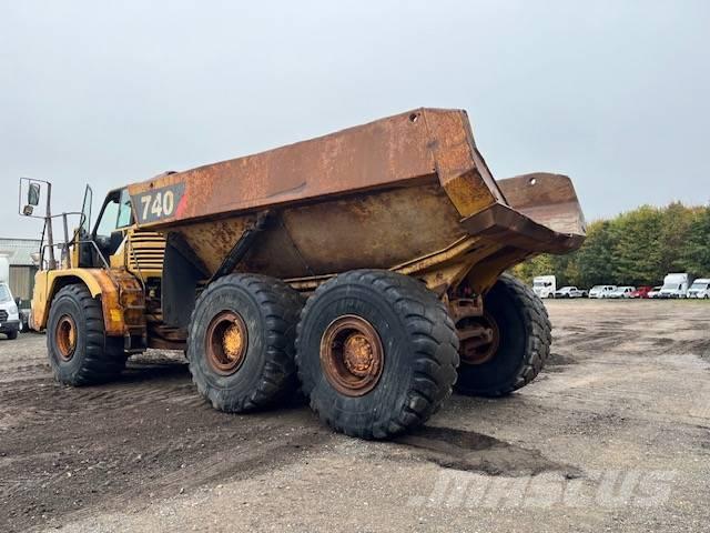 CAT 740 Karjeriniai savivarčiai