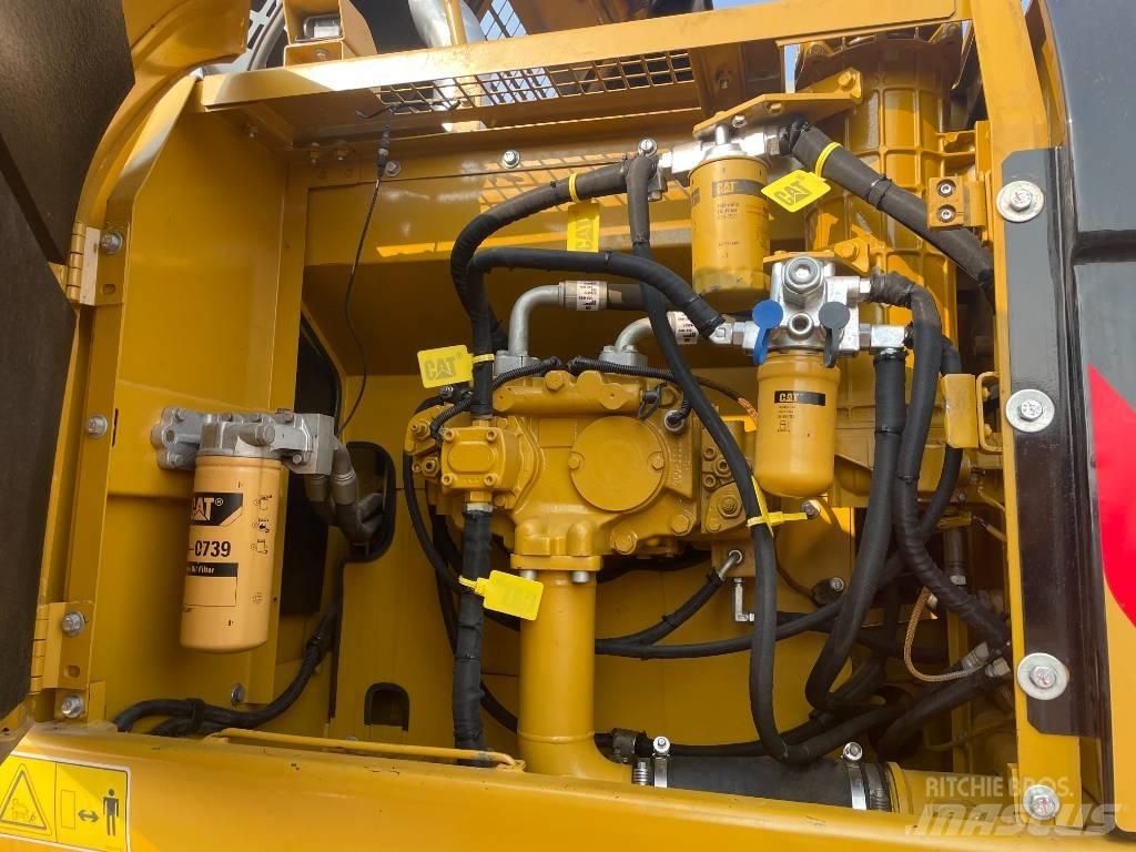 CAT 329 D Vikšriniai ekskavatoriai