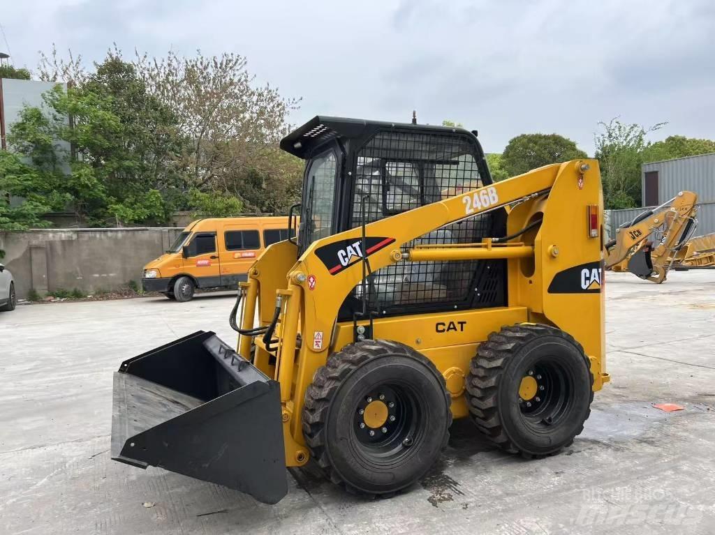 CAT 246B Mini krautuvai