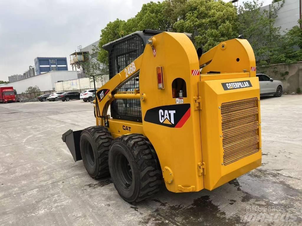 CAT 246B Mini krautuvai