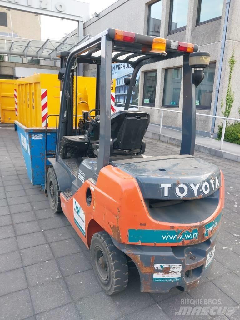 Toyota 8 FDF 25 Dyzeliniai krautuvai