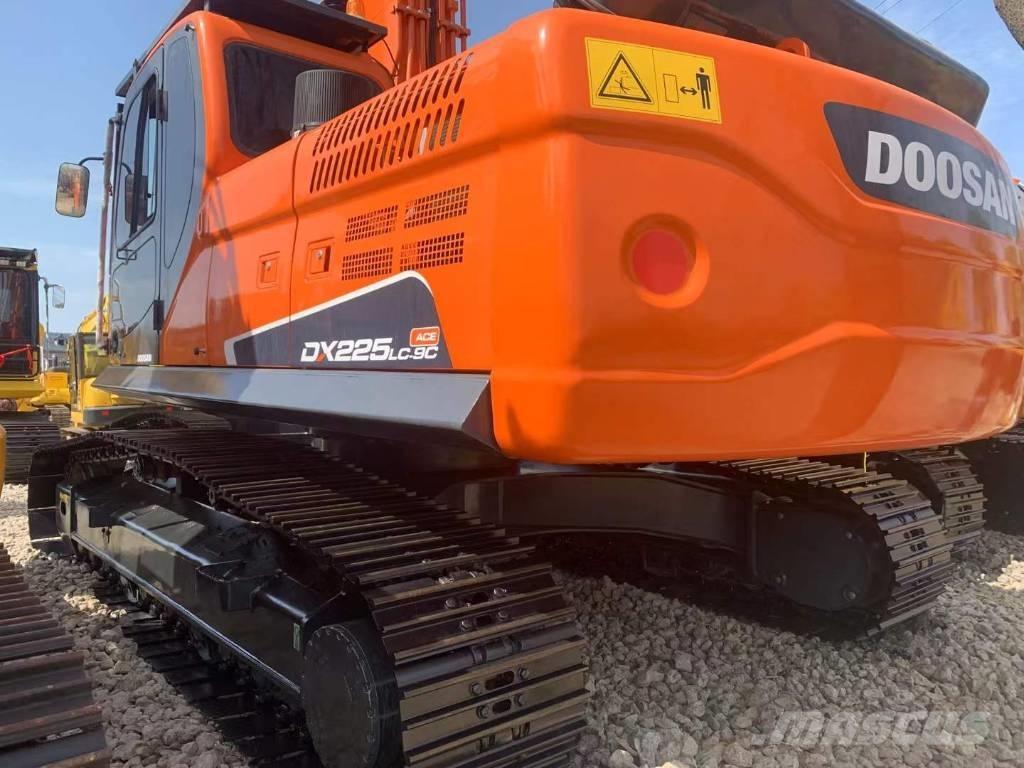 Doosan DX 225 Vikšriniai ekskavatoriai