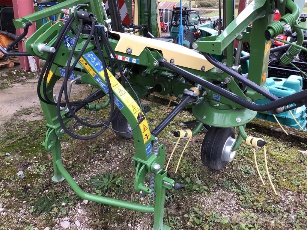 Krone Vendro 820 Šieno grėbliai ir vartytuvai