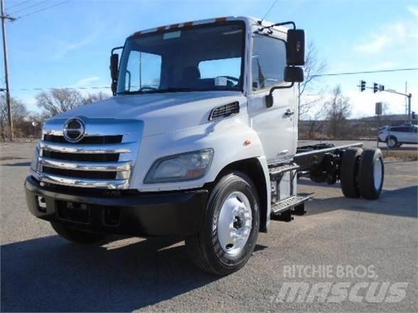 Hino 338 Važiuoklė su kabina