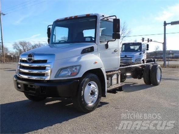 Hino 338 Važiuoklė su kabina