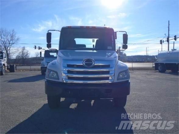 Hino 338 Važiuoklė su kabina