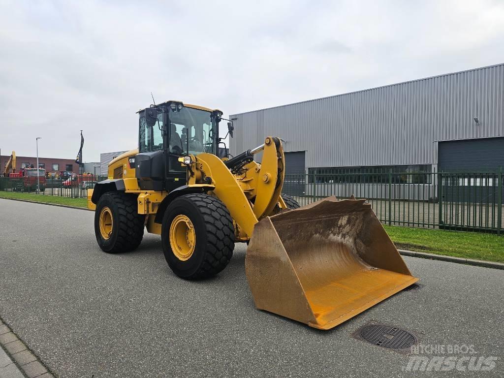 CAT 938 M Naudoti ratiniai krautuvai