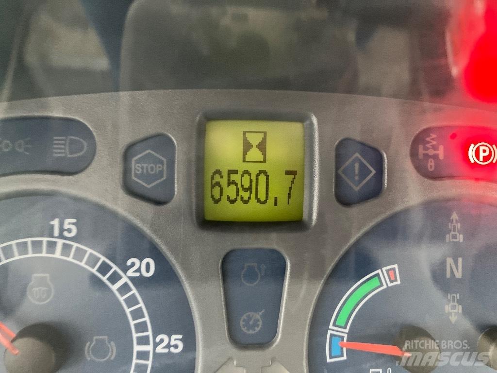 New Holland T 7030 Traktoriai