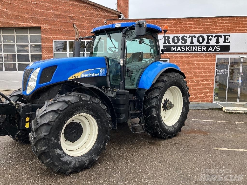 New Holland T 7030 Traktoriai