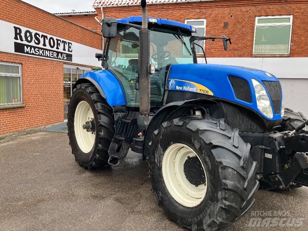 New Holland T 7030 Traktoriai