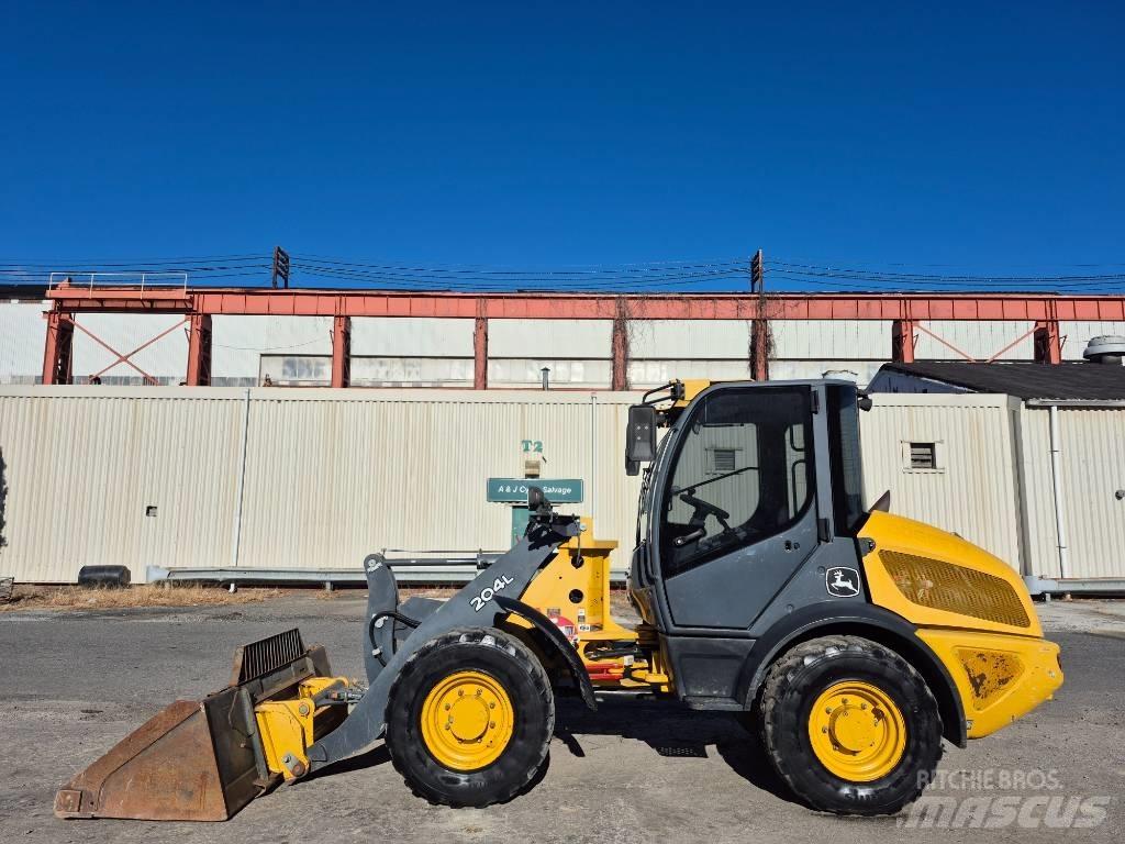 John Deere 204 L Naudoti ratiniai krautuvai