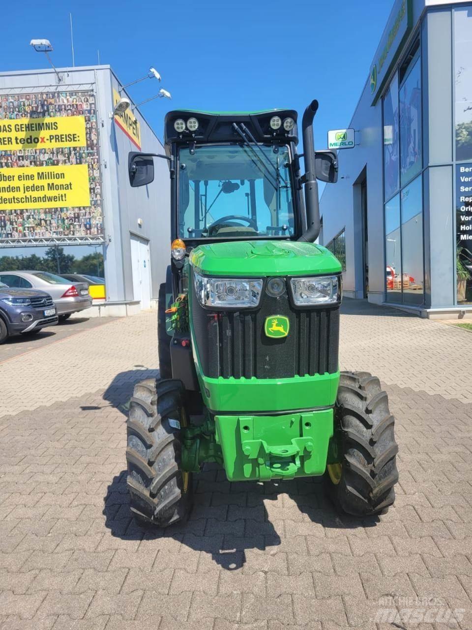 John Deere 5105GV Traktoriai
