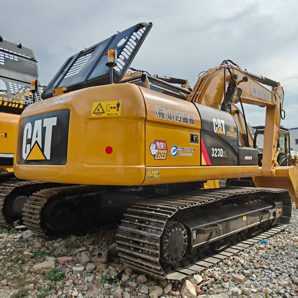 CAT 323D2 Vikšriniai ekskavatoriai