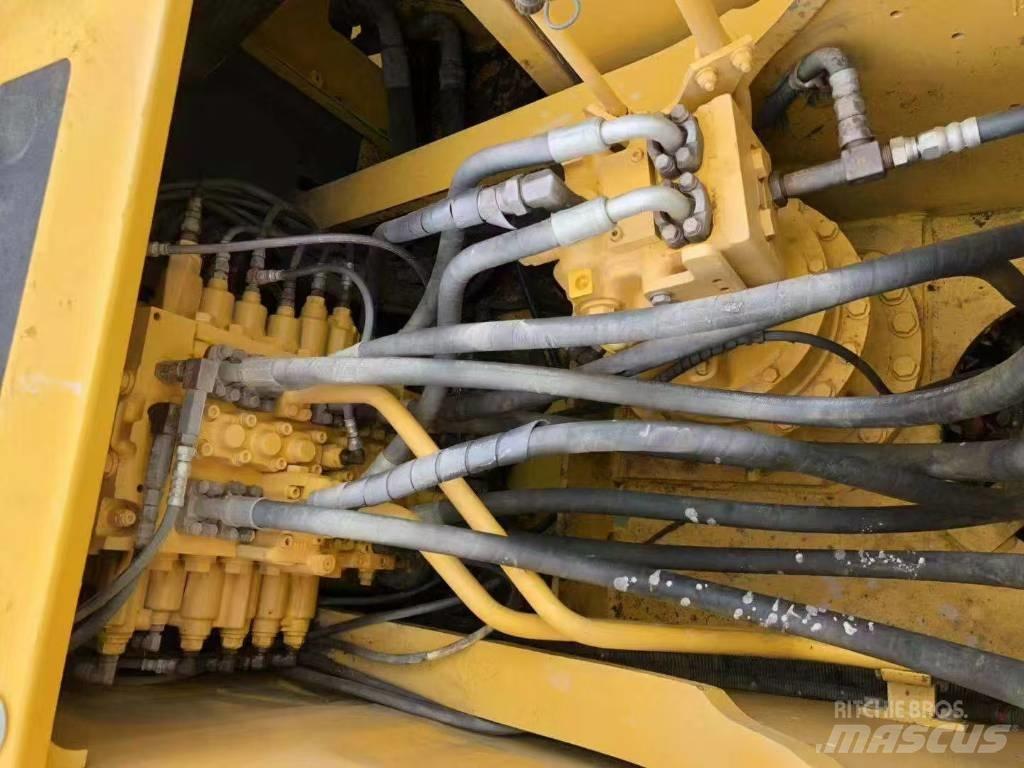 Komatsu 200-7 Vikšriniai ekskavatoriai