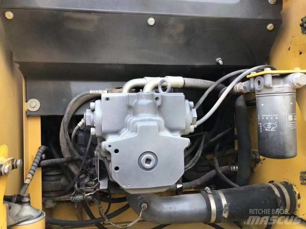 Komatsu 200-7 Vikšriniai ekskavatoriai