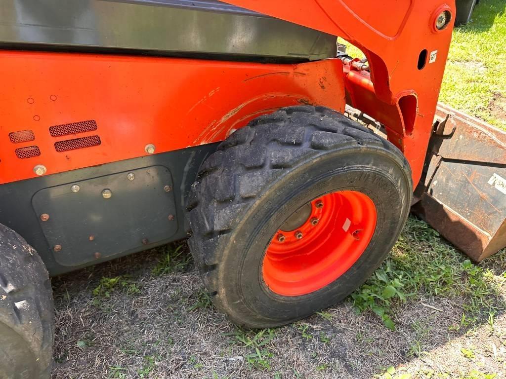 Kubota SSV 75 Krautuvai su šoniniu pasukimu