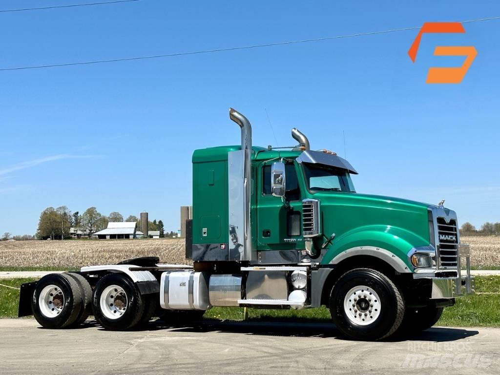 Mack TD713 Kita