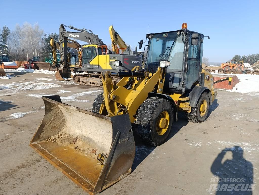 CAT 907 M Naudoti ratiniai krautuvai