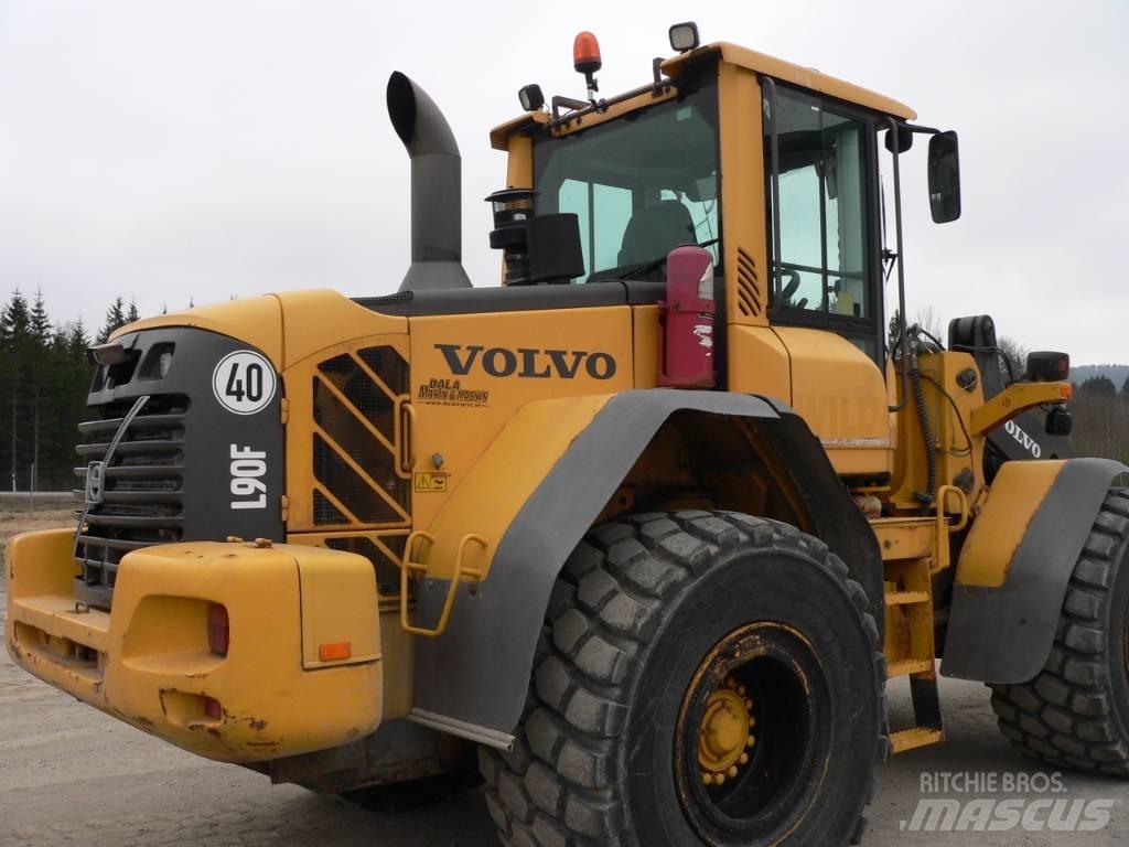 Volvo L 90 F Naudoti ratiniai krautuvai