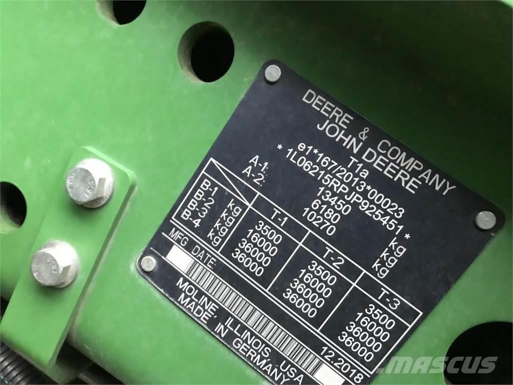 John Deere 6215R Traktoriai