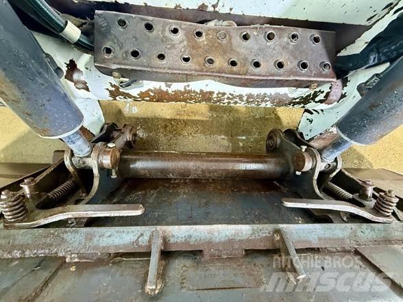 Bobcat T300 Krautuvai su šoniniu pasukimu