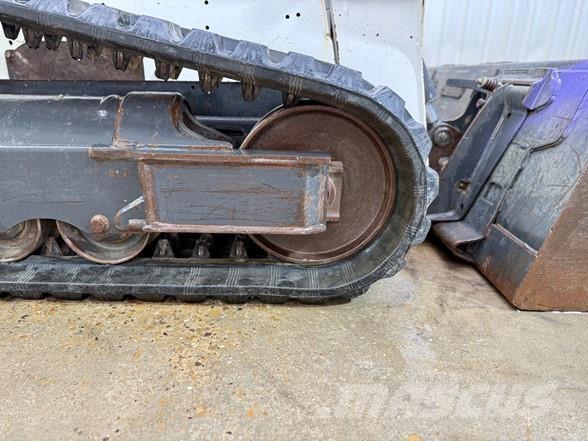 Bobcat T590 Krautuvai su šoniniu pasukimu