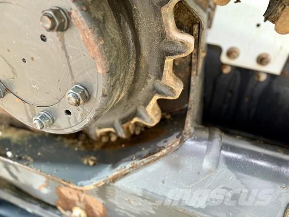 Bobcat T740 Krautuvai su šoniniu pasukimu