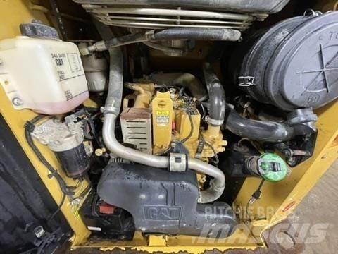 CAT 259D Krautuvai su šoniniu pasukimu