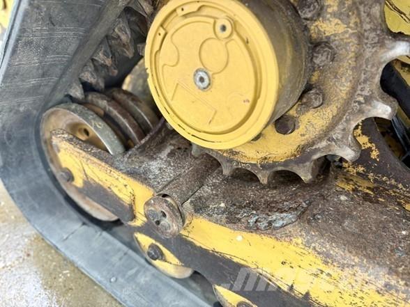 CAT 289D Krautuvai su šoniniu pasukimu