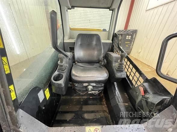 JCB 210T Krautuvai su šoniniu pasukimu