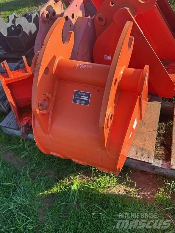 Kubota BT4584 Krautuvai su šoniniu pasukimu
