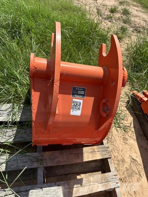 Kubota BT4584 Statyba - Kita