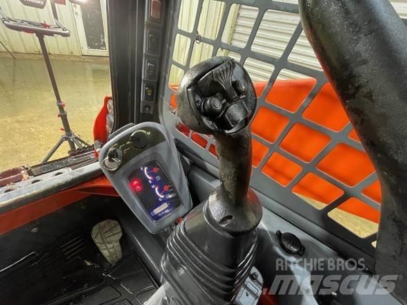 Kubota SSV65 Krautuvai su šoniniu pasukimu