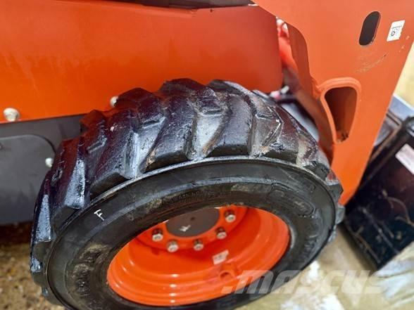 Kubota SSV65 Krautuvai su šoniniu pasukimu